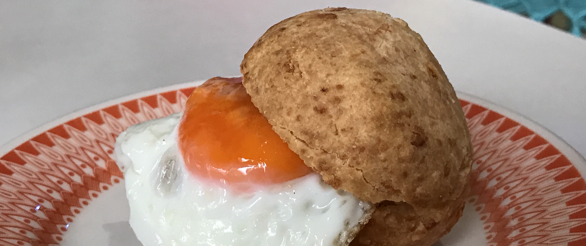 Comida deliciosa, ambiente aconchegante e música na vitrola...